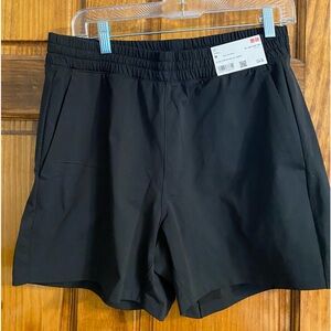 Uniqlo men’s black medium shorts